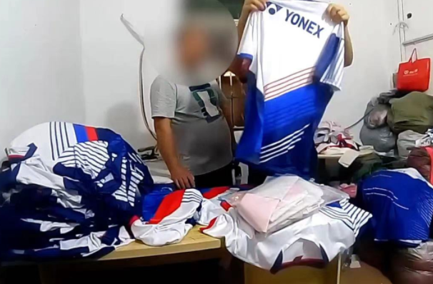 网售知名运动品牌服饰成本仅30元一件？